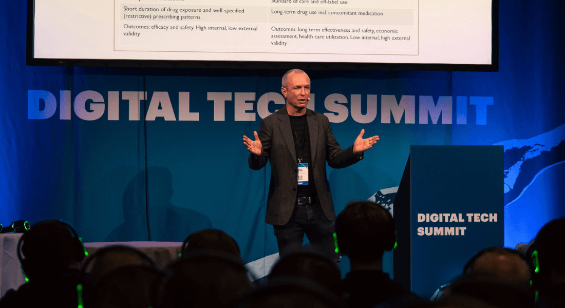 Forsker holder oplæg til Digital Tech Summit