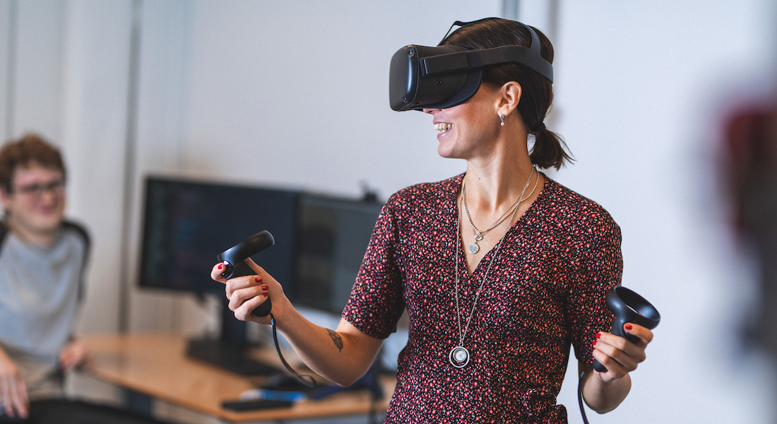 Women wearing Virtual Reality glasses