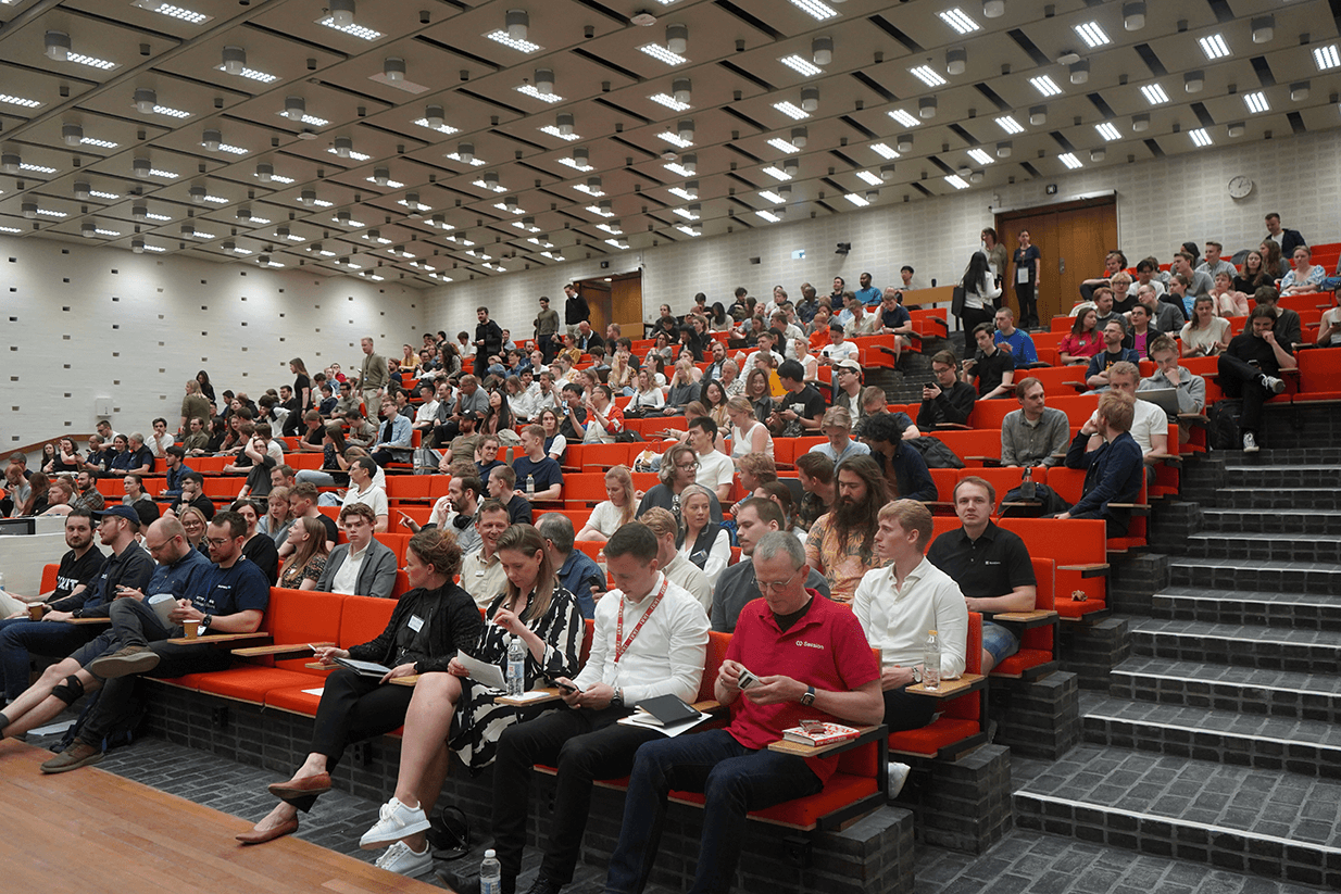 Auditorium 1 fyldt med studerende